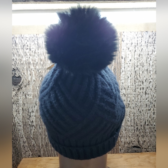 Britt's Knits Winter Hat With Pom Pom Black Kids Youth One Size Unisex Beanie - Picture 5 of 7